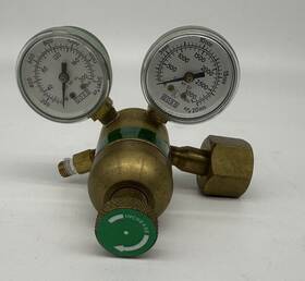 E025a Goss 221-r Compressed Gas Regulator Oxygen Use /e025a Shipping E025a Goss 221-r Compressed Gas Regulator Oxygen Use /e025a Shipping