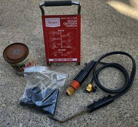 9-5450 Sears Vtg Solidox Oxygen Torch Kit Pellets Model Hose Stand Usa 9-5450 Sears Vtg Solidox Oxygen Torch Kit Pellets Model Hose Stand Usa