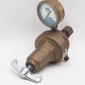 R-5571 Union Carbide Vintage Regulator Linde Company Heavy Duty