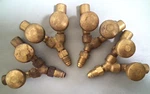 (lot Of 4) Valved Y Connection, 200 Psig, 5/8 IN-18 (m) Western Enterprises 411. Fixed Price $50.00.